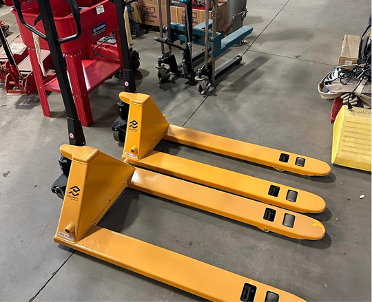New pallet jacks 21 and 27 5500lbs 48 long 1