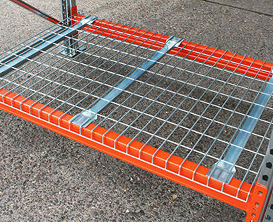 Wire mesh decking with universal safety bar 1